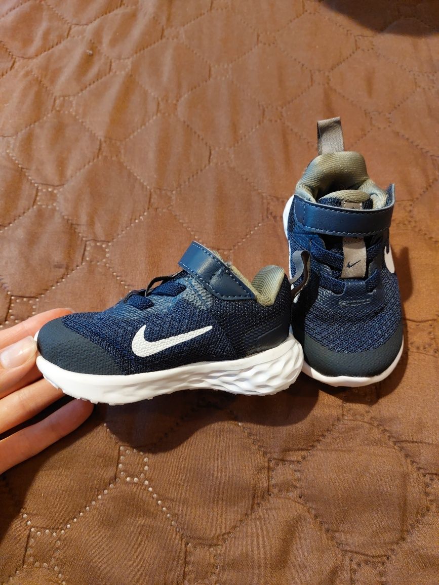 Обувки Nike revolution 6 - размер 18.5