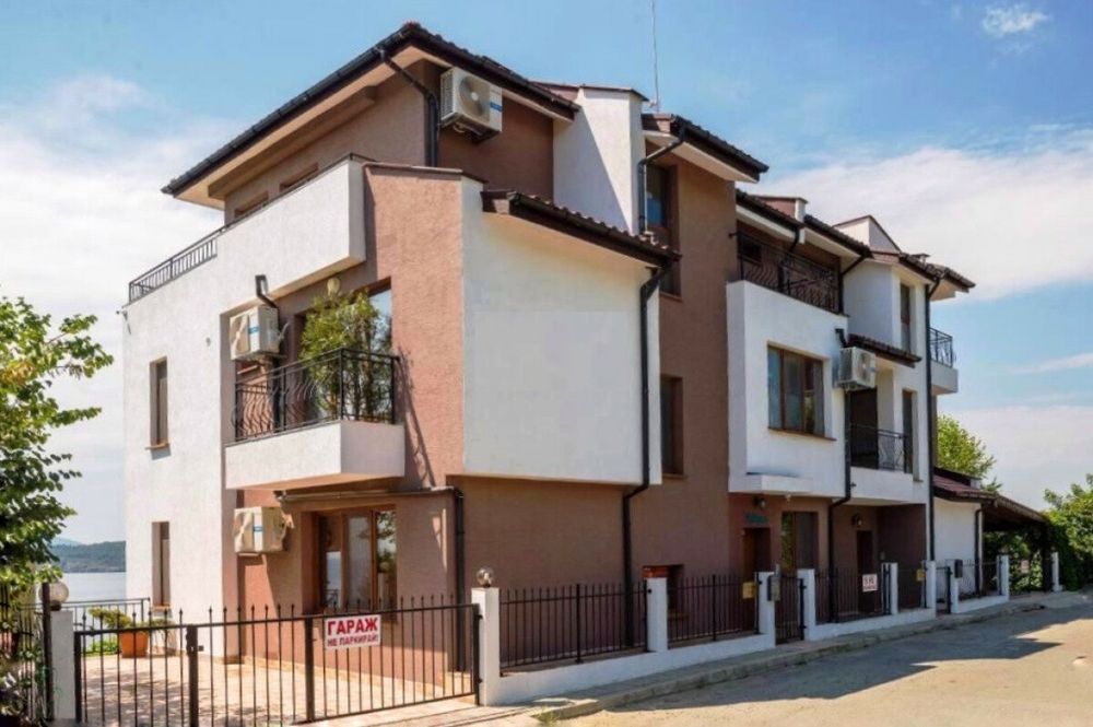 Две бутикови къщи в гр. Созопол. Продават се заедно.