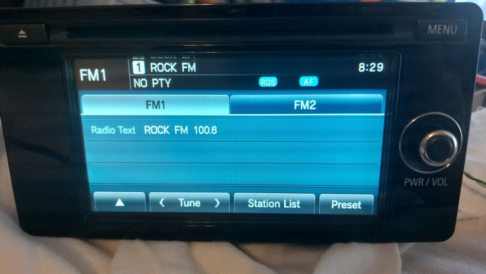 Radio CD auto Mitsubishi L200 model dy-5mw3r69-t-12