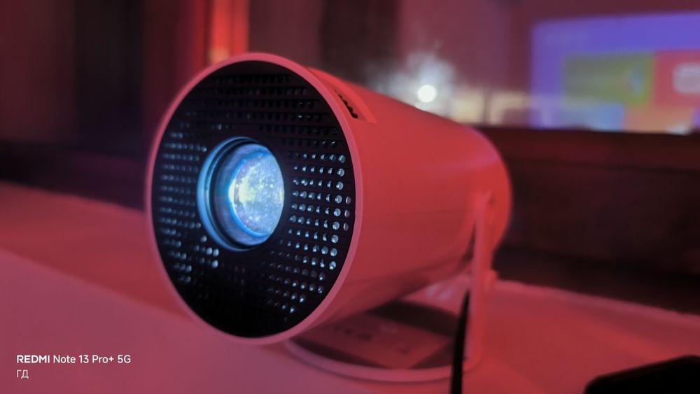 Проектор с андоид за домашно кино изживяване