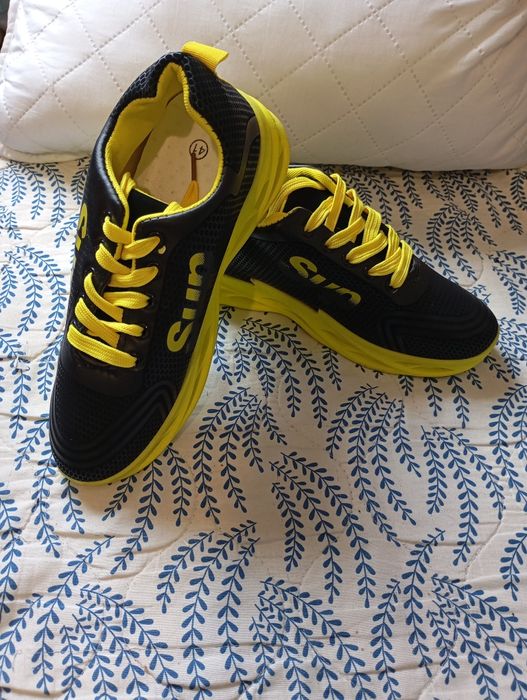 Adidași noi, mărimea 41 (corespunde 40)preț 50