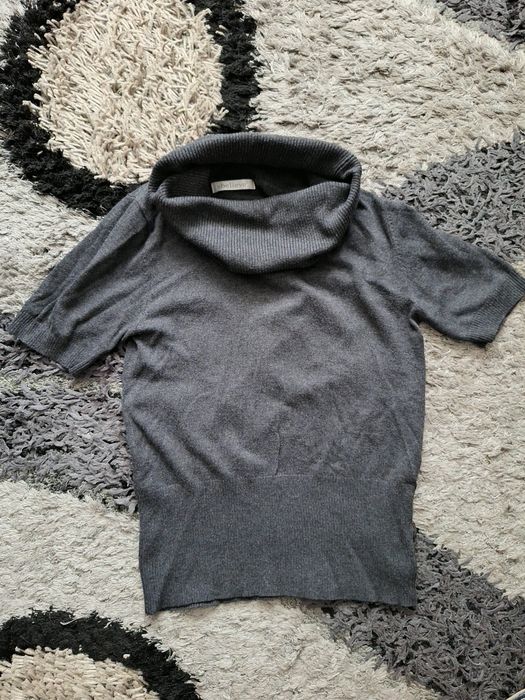 Tricou gros pe gât (cu guler)