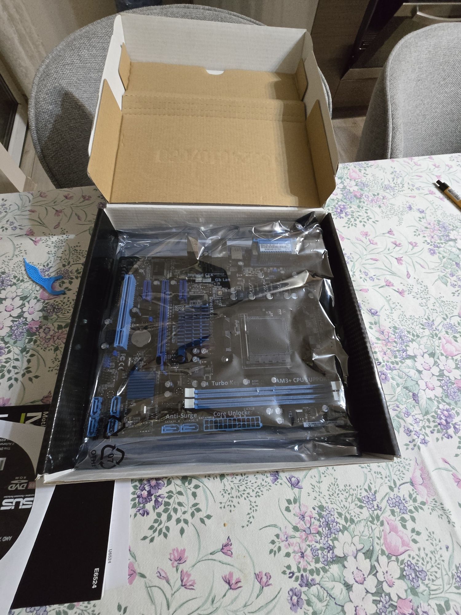 Продавам две дъна за компютри asus
