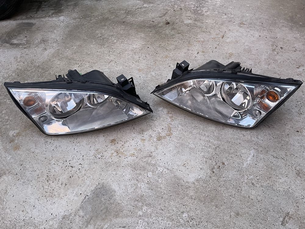 Faruri stanga/dreapta Ford Mondeo MK3