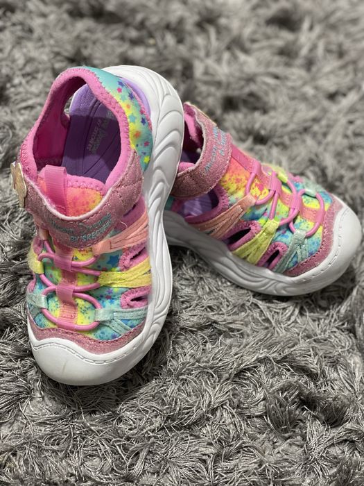 Adidasi tip sanda Skechers