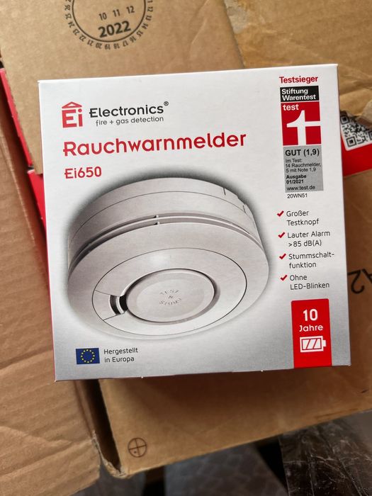 Vand detectoare de fum