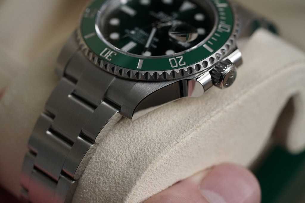 Rolex Submariner Date HULK 40mm Ceramic Steel Green Dial - 116610LV