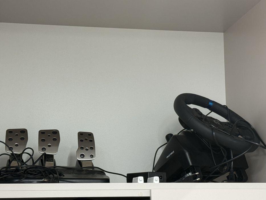 Игровой Руль :Logitech G29