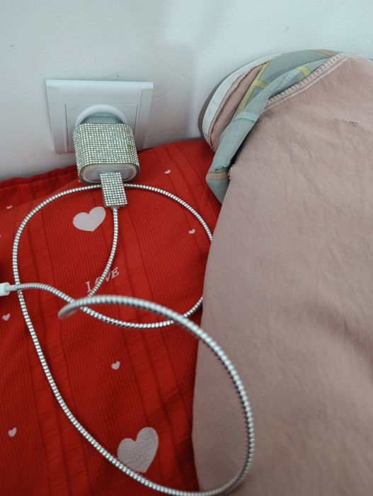 Продам зарядка на айфон 13