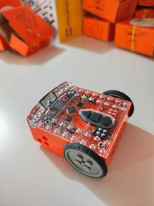 Pachet EDSTEM: 2 Roboți Edison V2.0 și 1 Kit EdCreate