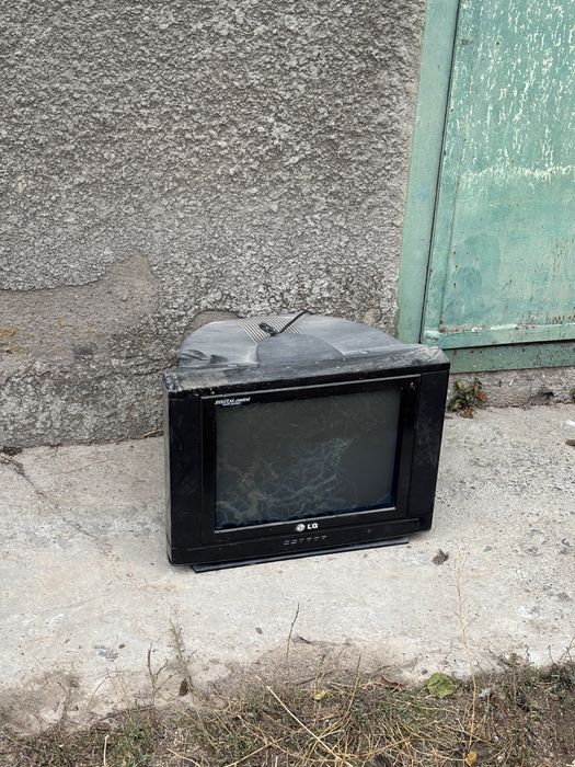 Отдам телевизал за шиколадку