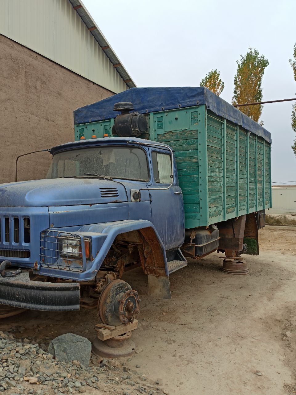 Zil 130 avtomabili 1989 yilda ishlab chiqarilgan narxini kelishamiz.