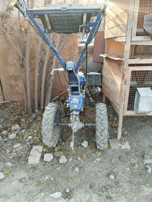 Продам трактор мото работает отлично пару раз пользовался