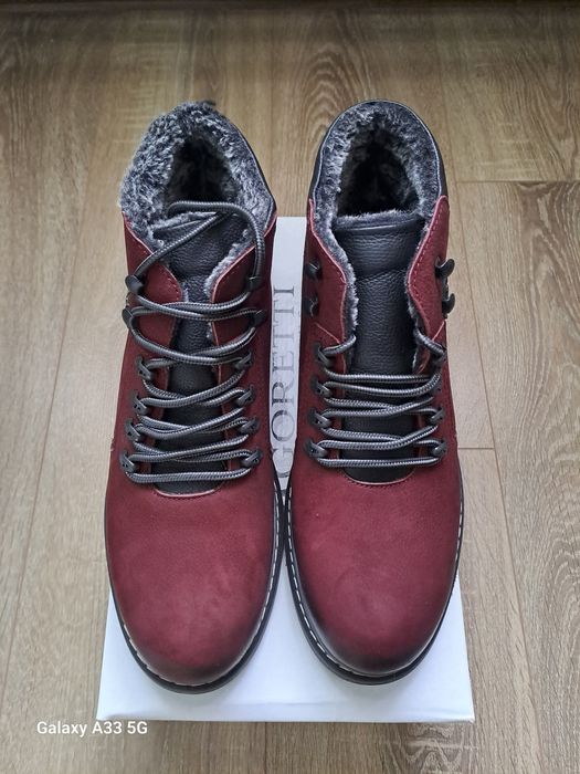 Vand ghete din piele naturala nabuc ( mată ) pentru bărbați.
Marime: 4