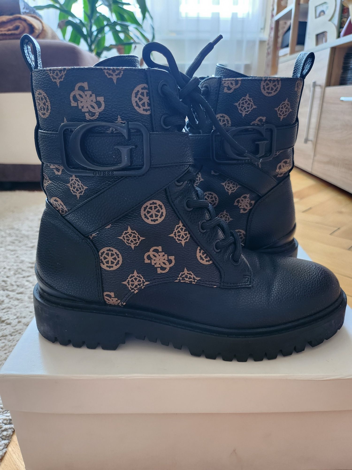 Боти Guess, 38 номер