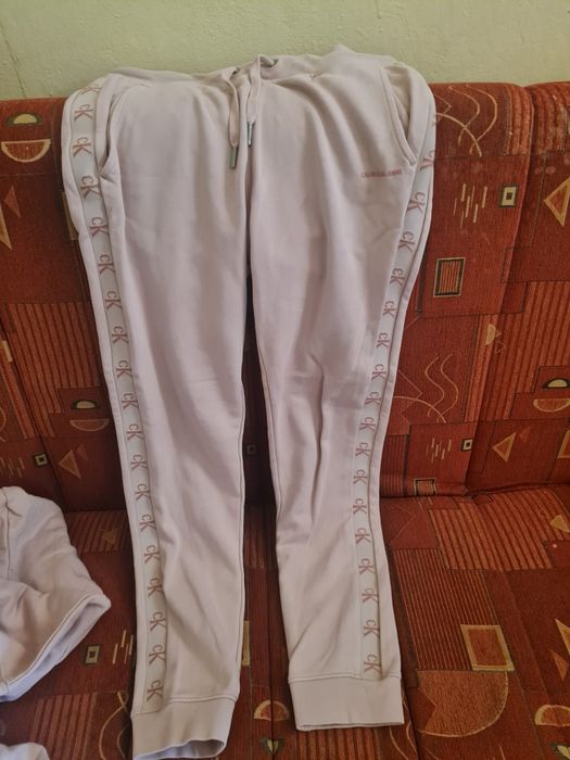 Se vinde tot ce se vede st bună
