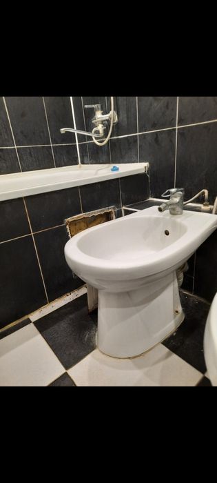 Продам  биде в хорошем состоянии, белого цвета