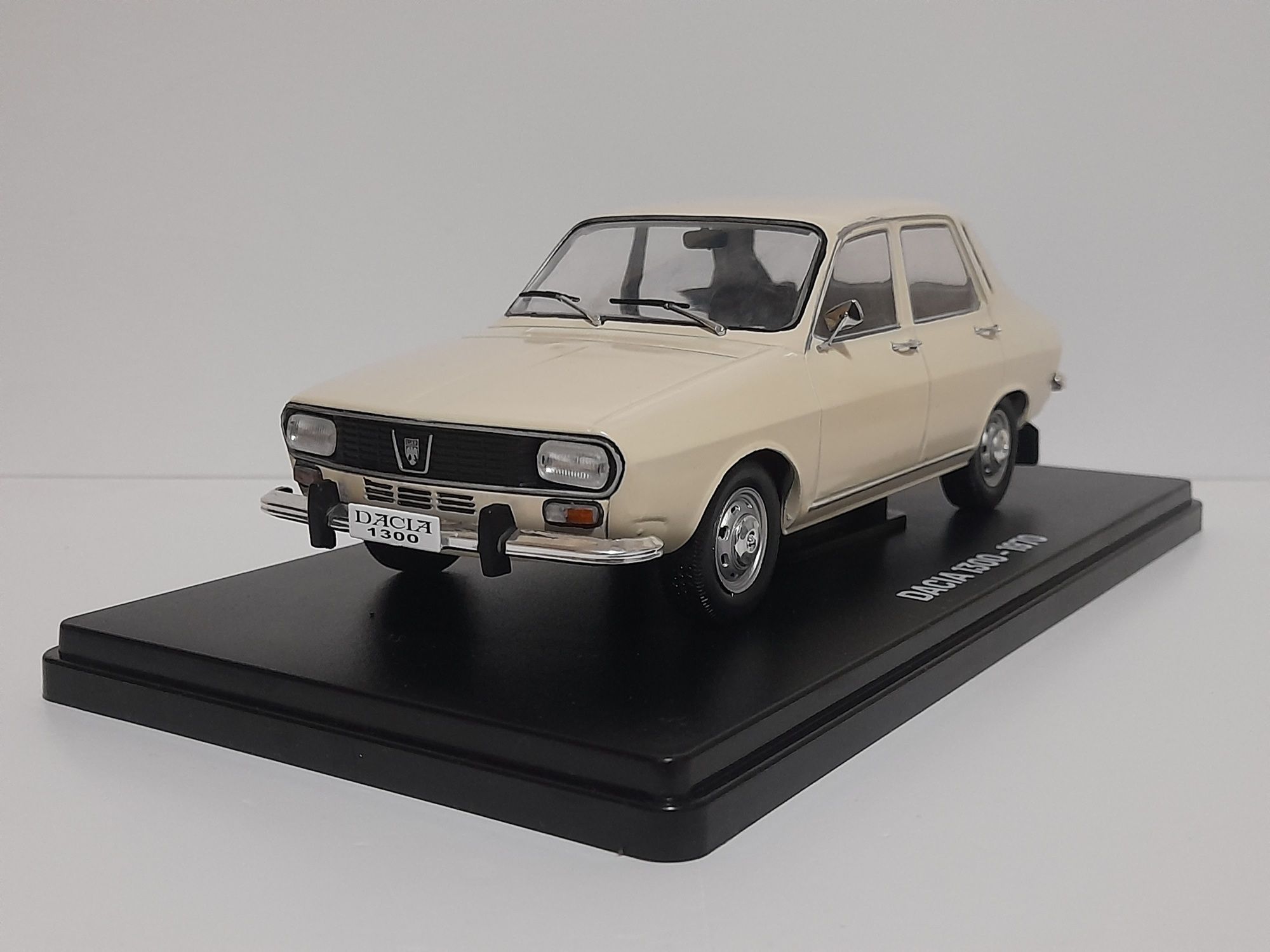 Macheta dacia 1300 crem (alb40) scara 1:24 hachette