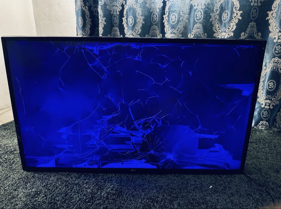 Продам 2 телевизора (LG и LED UHD TV) на запчасти