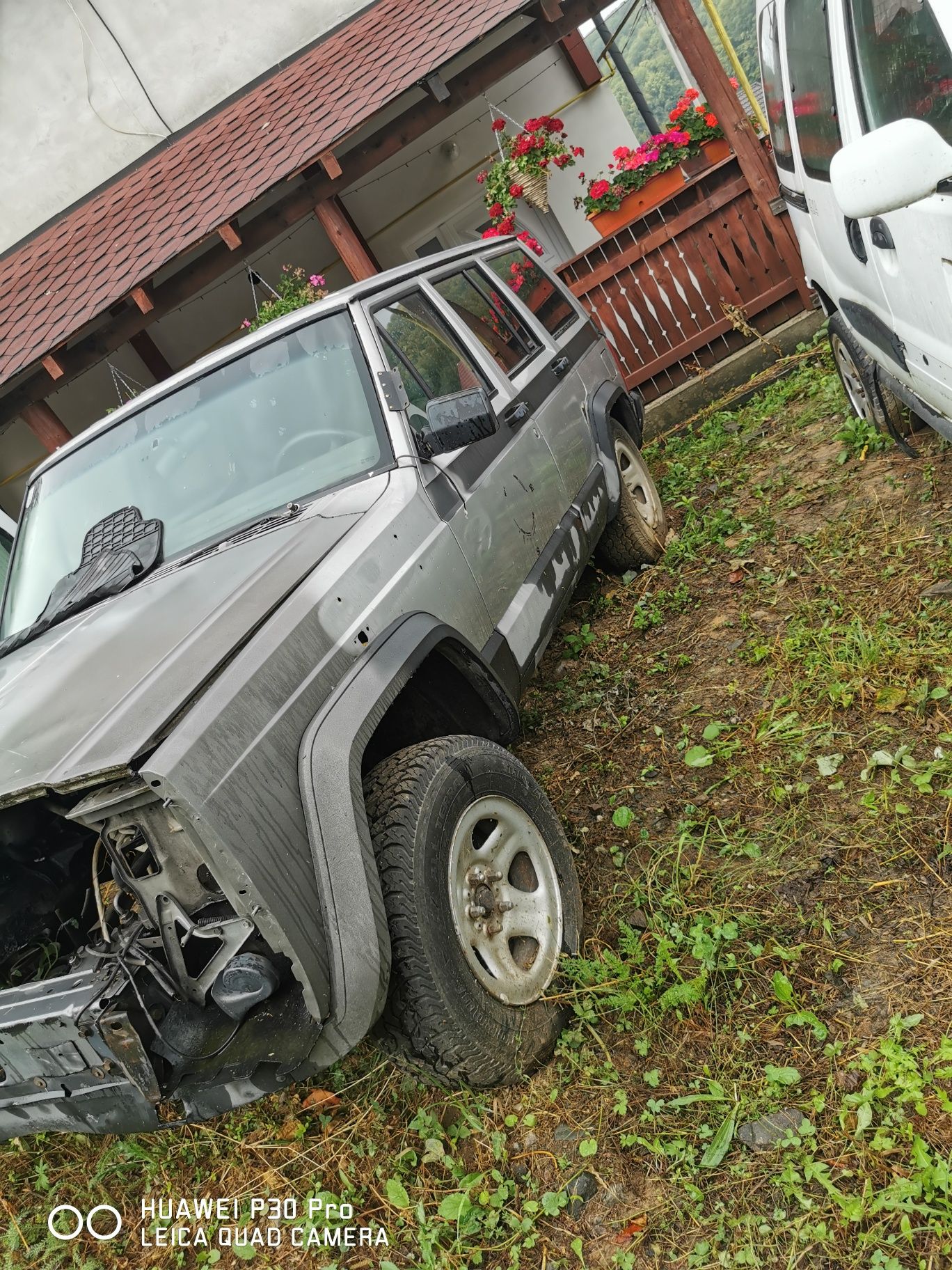 Dezmembrez cherokee xj 2.1 2.5 4.0