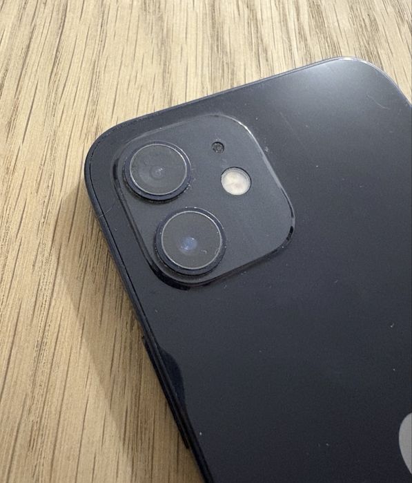 iPhone 12  93% Bateria