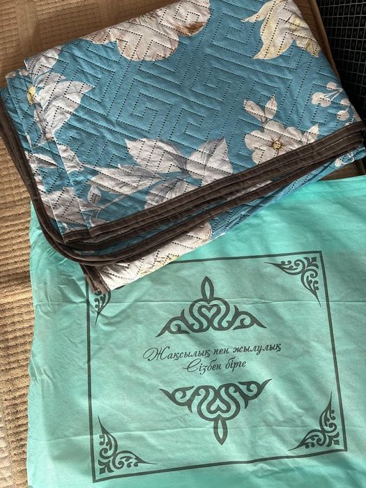 Покрывало тонкие новые