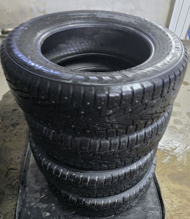R 17 Nokian зимние шины комплект