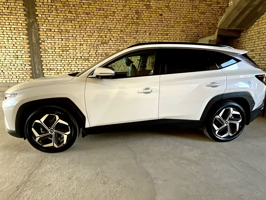 Хундай Туксон 2.5 LONG LUX FULL нахт еки бартир асосида тез сотилади