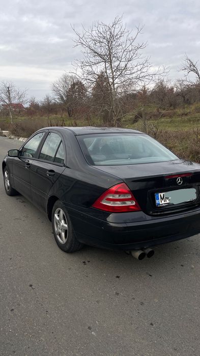 Vând Mercedes C-class