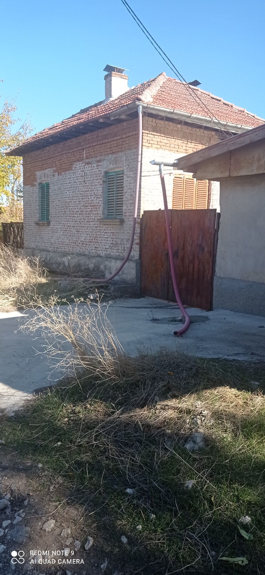 Продавам имот къща с двор 4,3 дка в село Вълчитрън