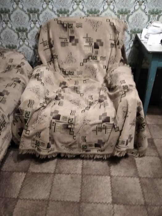 Кресло удобное одно