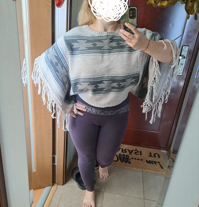 Pulover scurt cu model deosebit