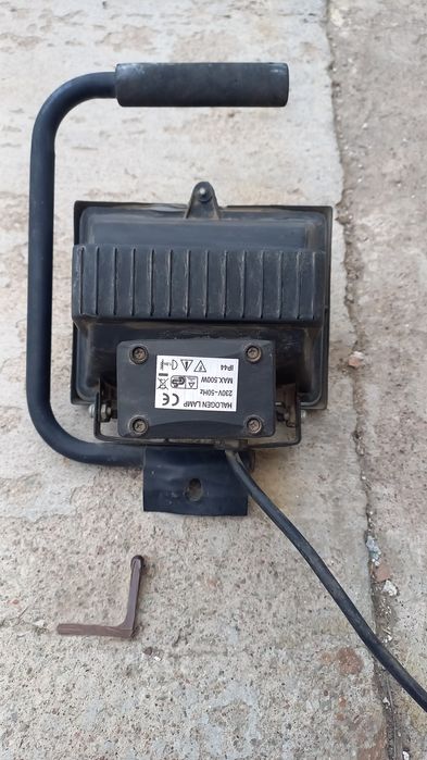 Продам уличный прожектор.