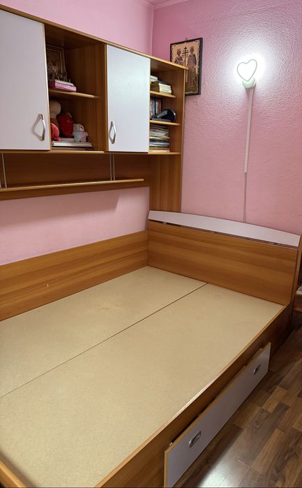 Dormitor - pat + sifonier + soldat + birou