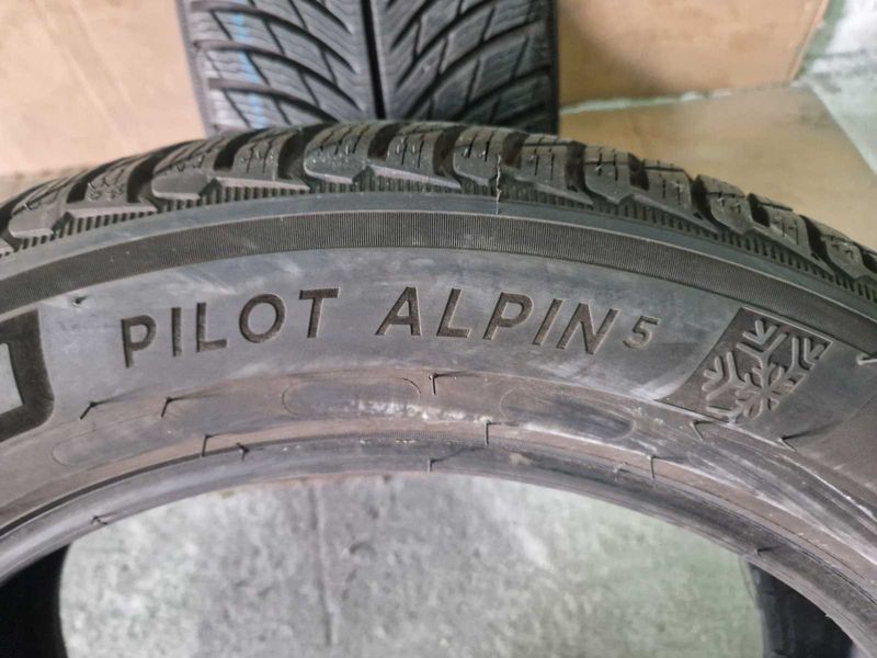 2 Michelin R18 215/55
зимни гуми 
DOT2523