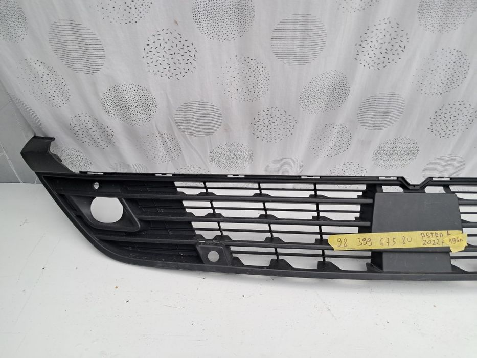 Грил решетка броня Opel Astra L