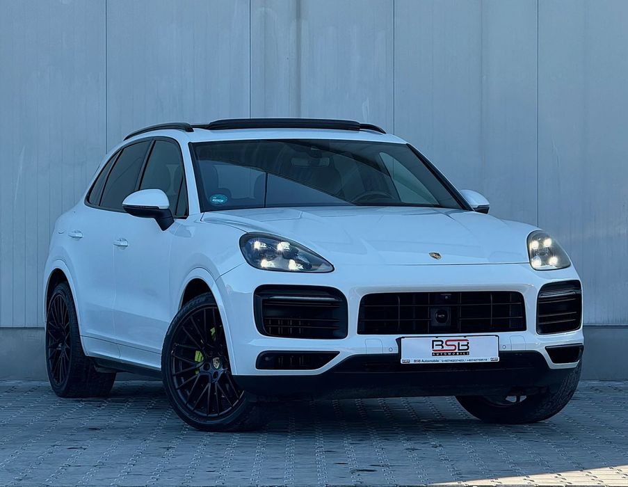 Porsche Cayenne Plug-In Hybrid/ Chrono Packet/ Panoramic/ Distronic/ 360 Camera