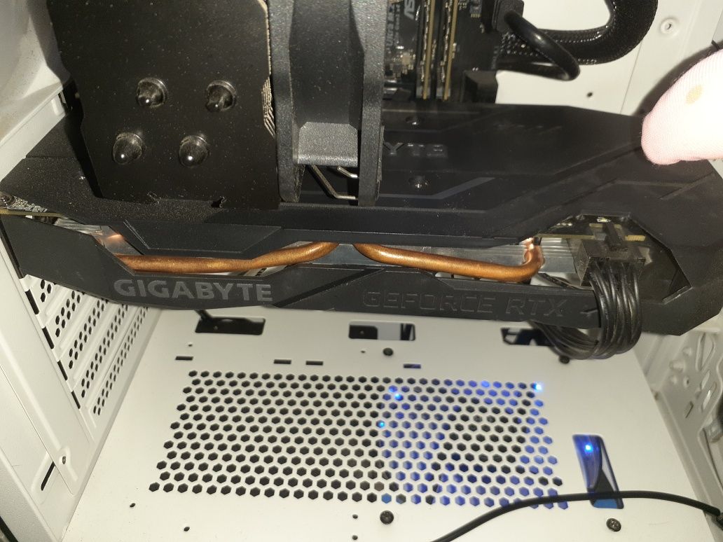 Продам Gigabyte RTX 2060 Super Windforce OC