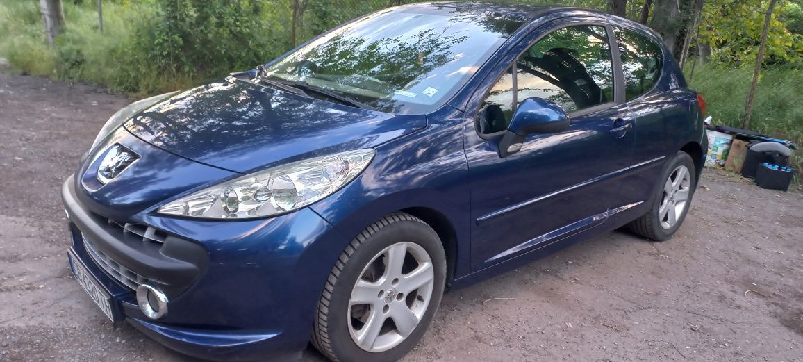 Автомобил Peugeot 207