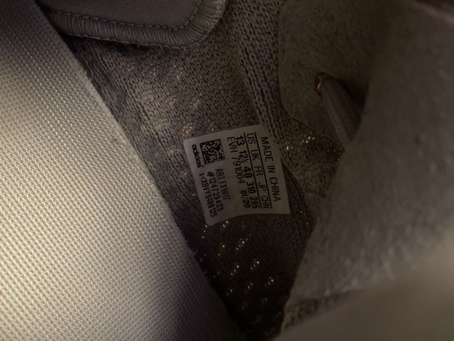 adidas yeezy marimea 48