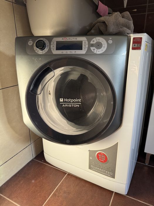 Masina de spalat cu uscator de rufe Hotpoint / Ariston.