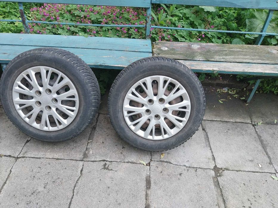 Продавам железни джанти и оригинални тасове за кия