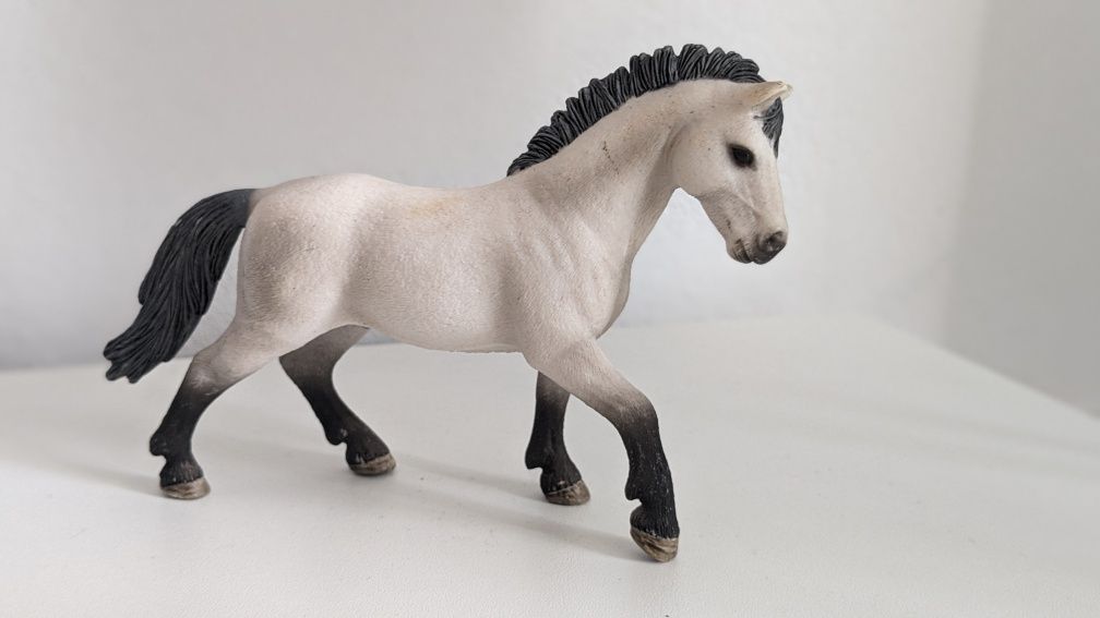 Vând figurine Schleich model cai