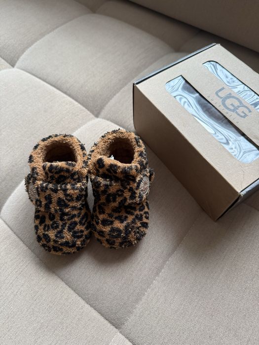 Чисто нови детски обувки UGG размер 18