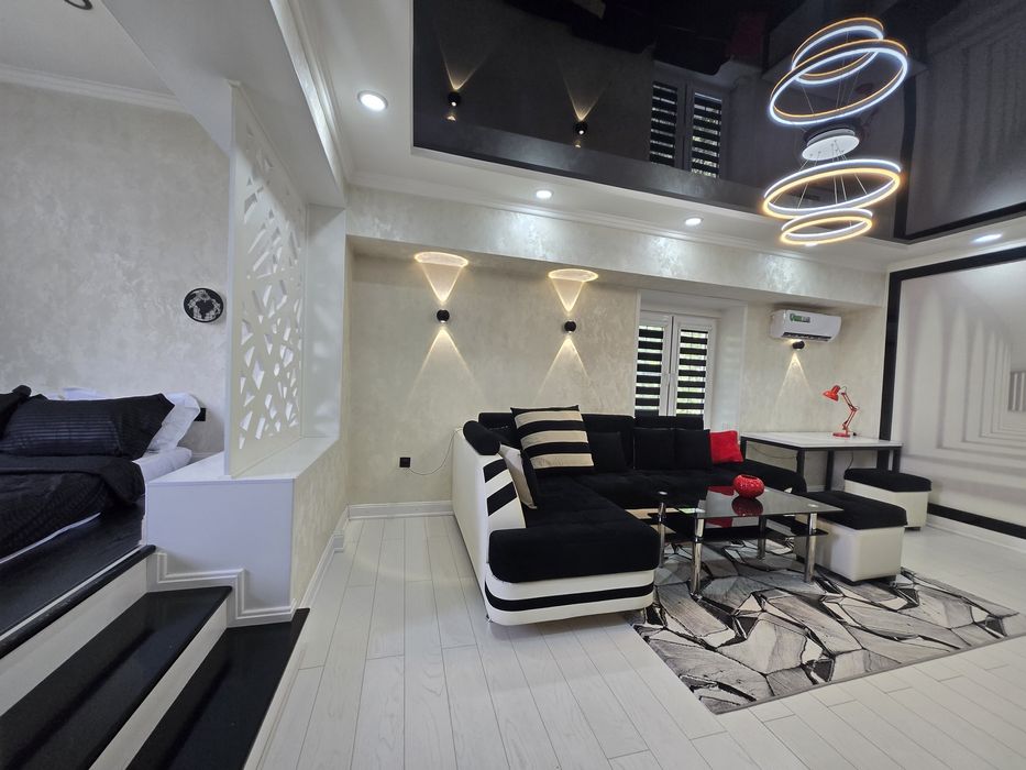 Посуточная квартира для семьи  Loft Black and white & red