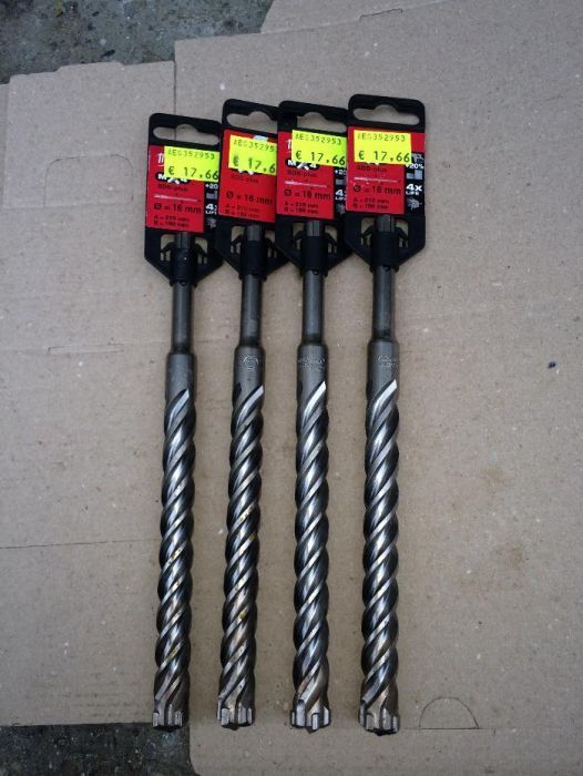 Burghiu SDS-plus Milwaukee 16x210 pentru percuţie din Carbura MX4