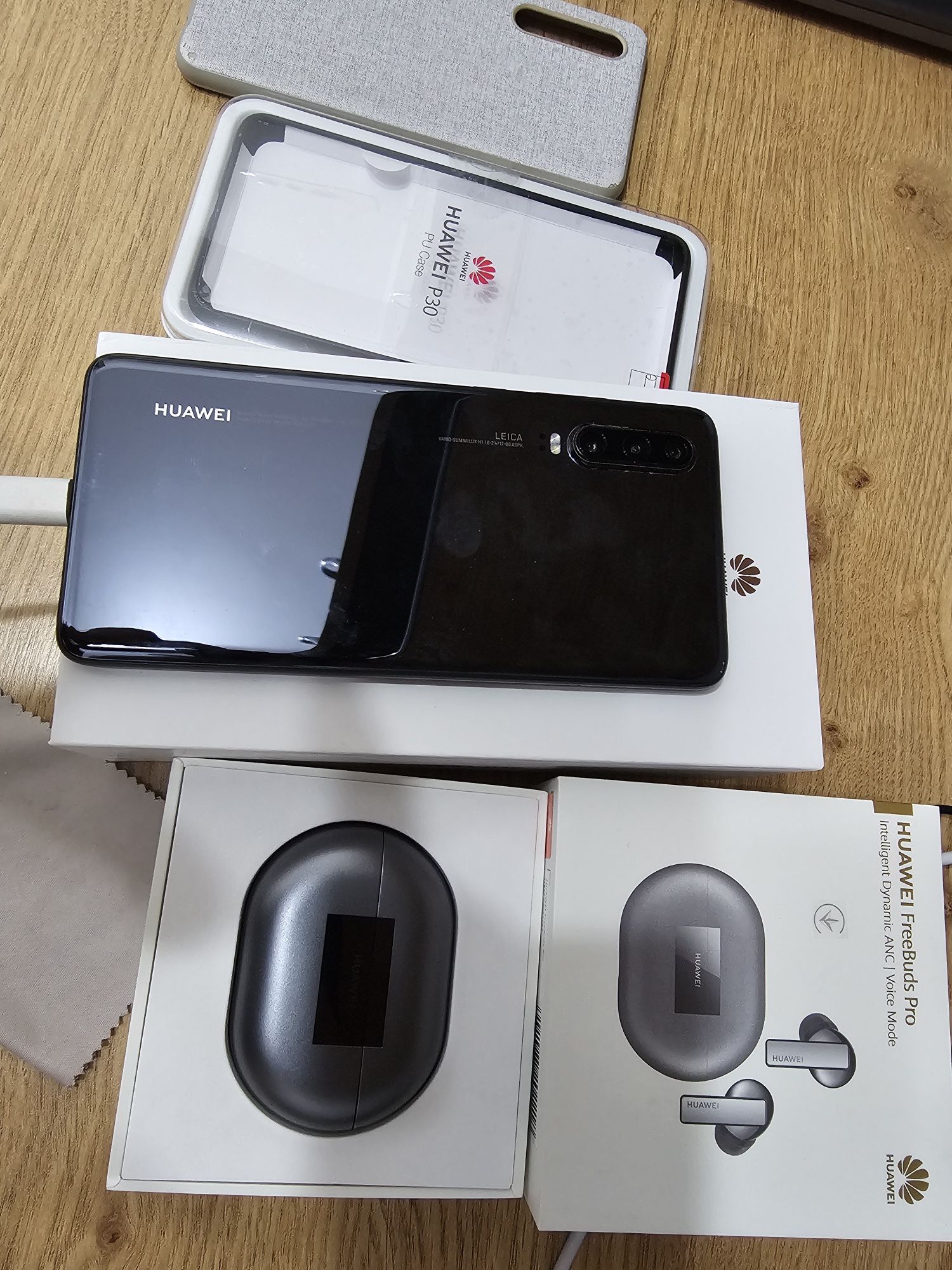 Vand casti wireless Huawei Freebuds Pro silver impecabile