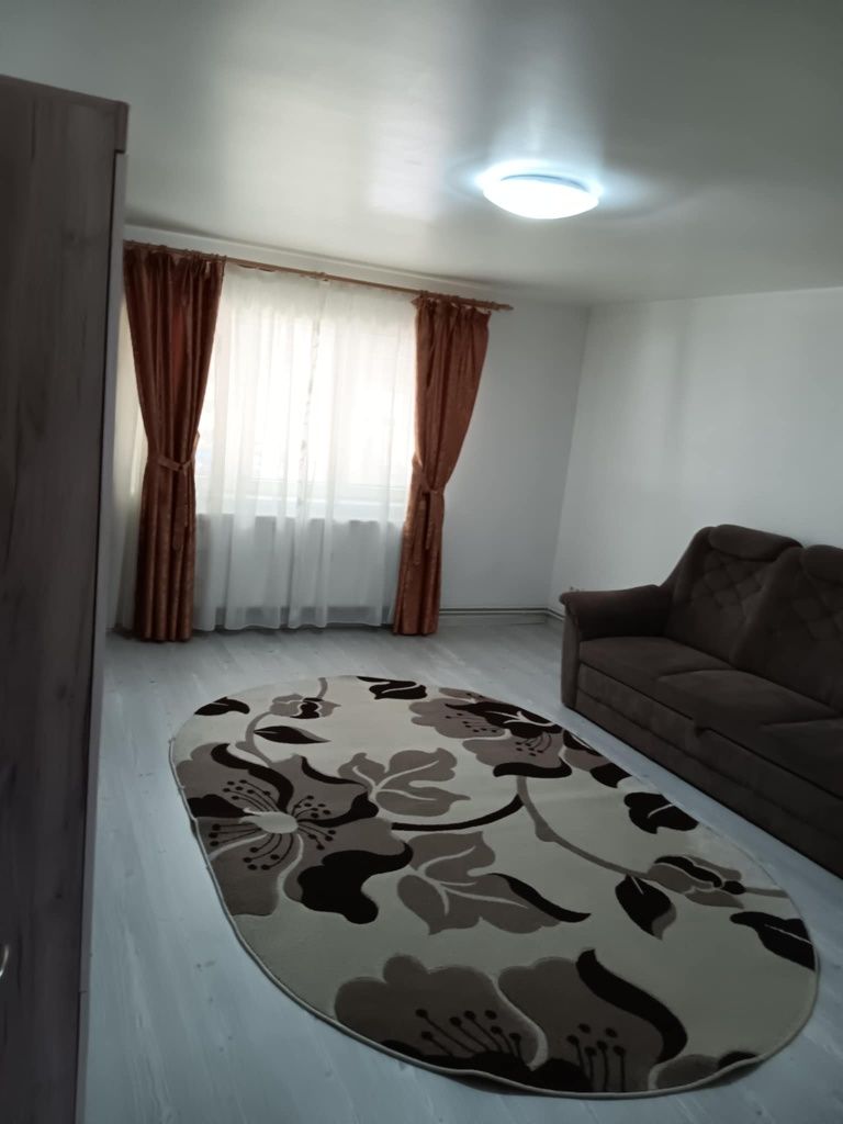 Închiriez apartament cu două camere, Micro 17, Satu Mare