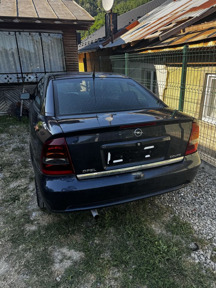 Dezmembrez opel bertone 2.2 benzina