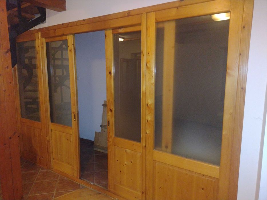 Ușa culisanta din lemn